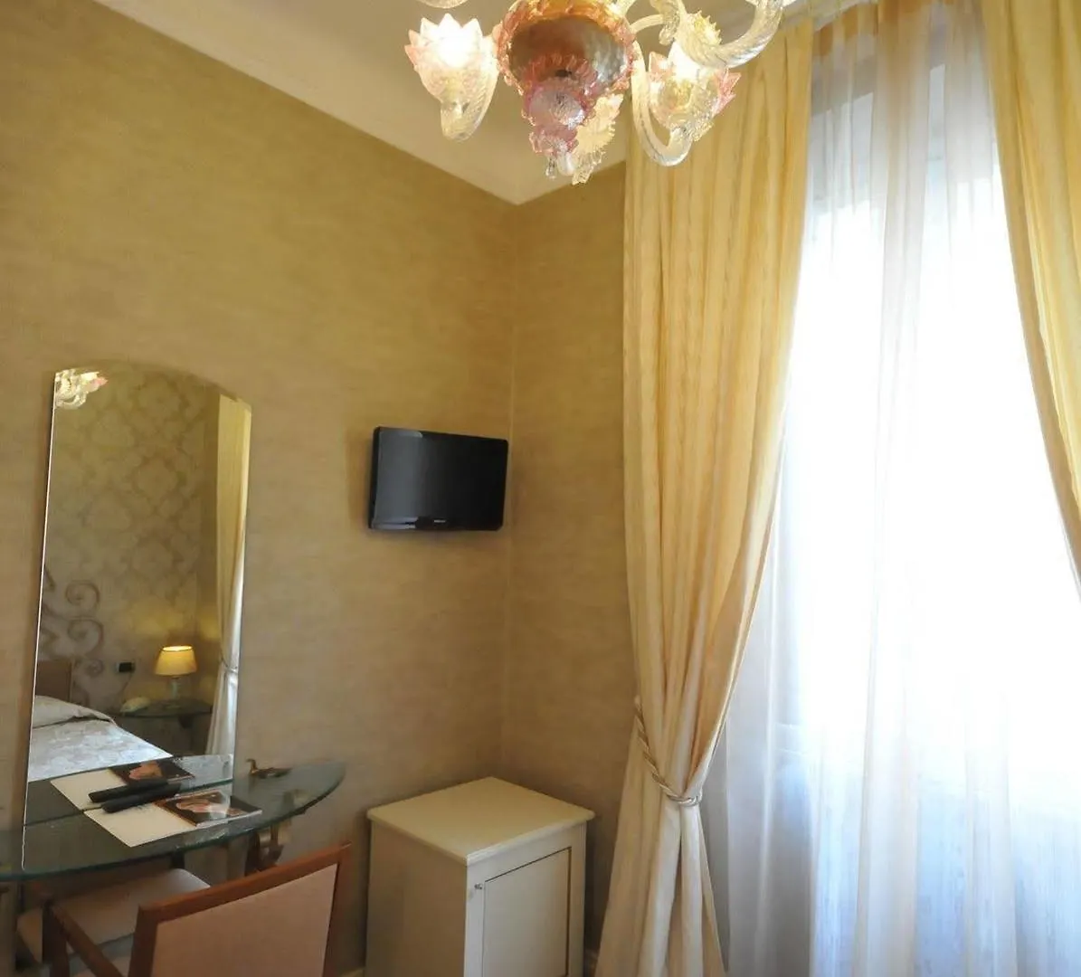 C-Hotels De Rose Palace Florence 4*,