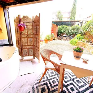  Apartment Nadia's Lovely - With Private Garden And Jacuzzi